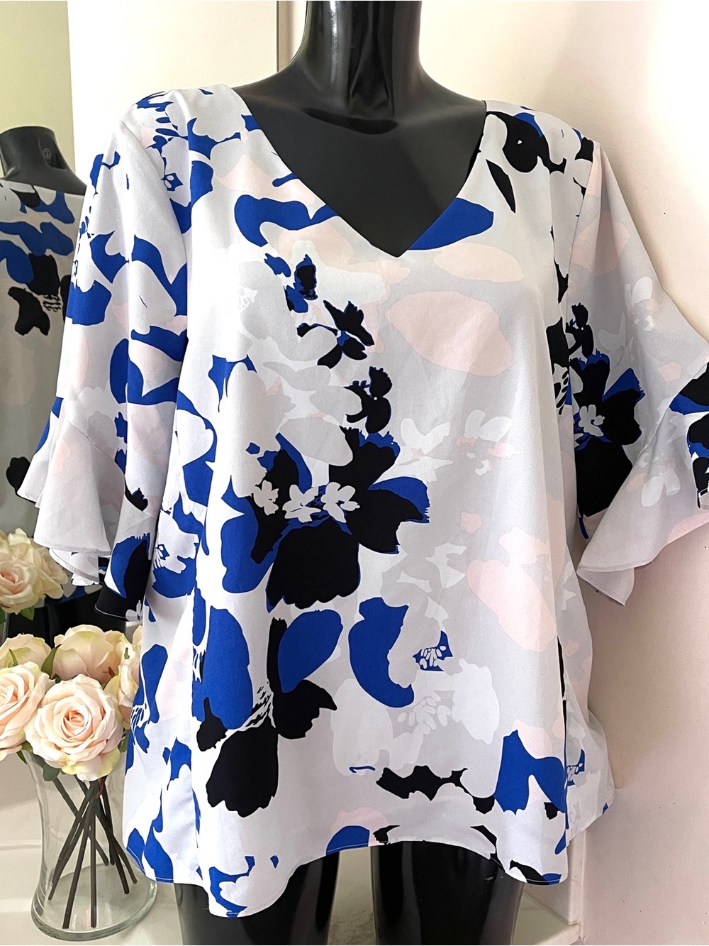 Jacqui E Floral Flutter Sleeve Top- Blue/Black/White Women’s Shirt Sz 18